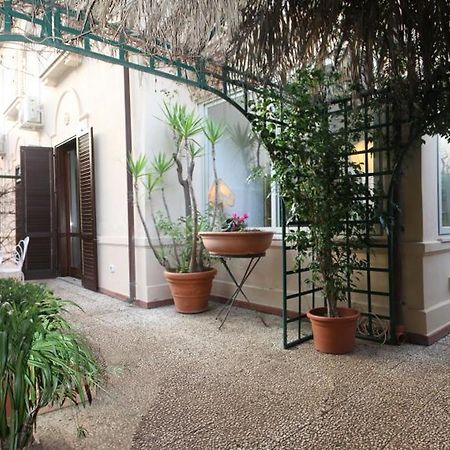A Un Passo Dal Mare Apartment Lido di Mondello Bagian luar foto