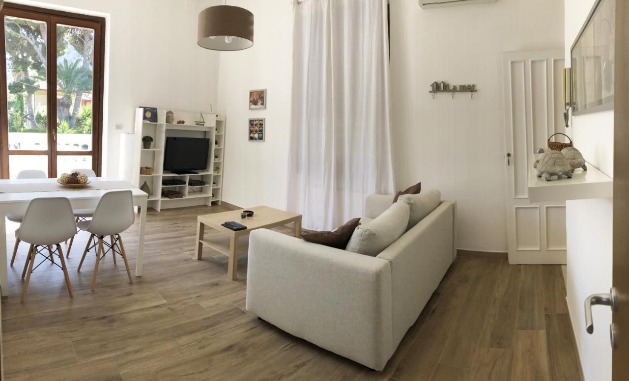 A Un Passo Dal Mare Apartment Lido di Mondello Bagian luar foto